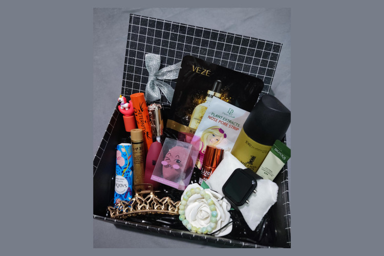 قیمت کادو تولد کادو روز دختر هدیه تولد ساعت ال ای دی لوازم آرایشی اکسسوری