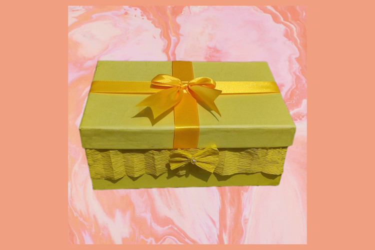 هدیه تولد دخترانه زرد