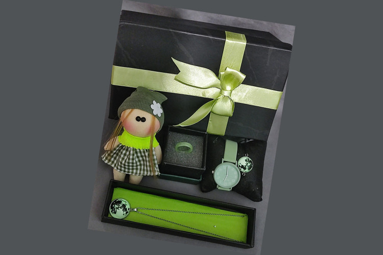 خرید آنلاین کادو روز دختر