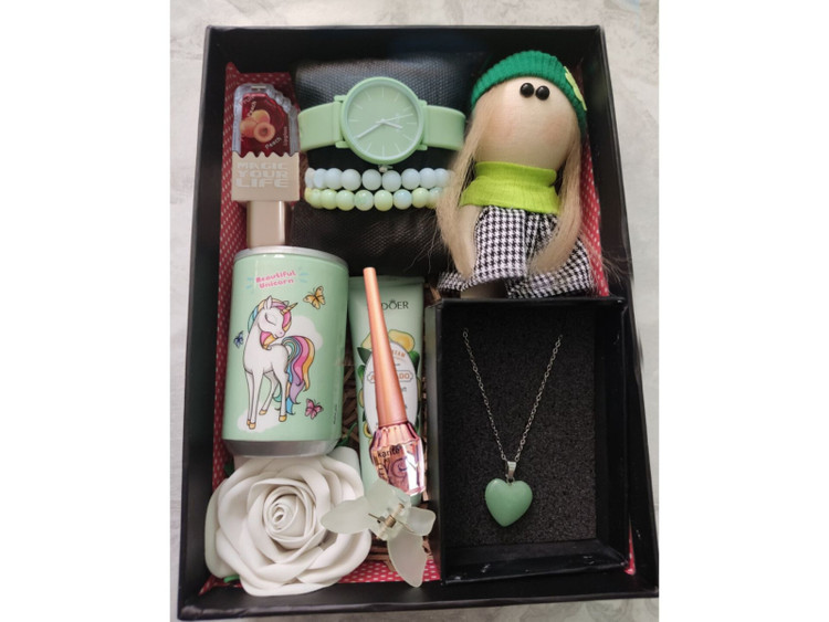 پک کادو تولد دخترانه سبز